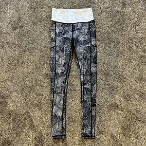 Victoria’s Secret On Point leggings, size XS